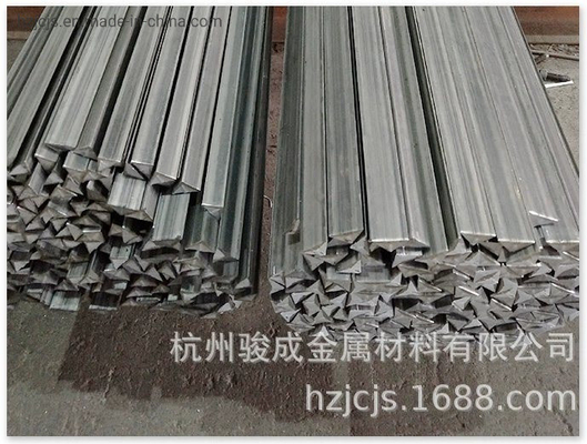 Członek Chamfer Q235 Carbon Structural Steel Triangle Shape Bar dla betonu precast